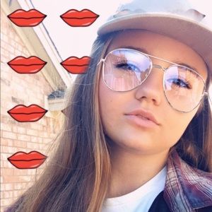 Meet your Posher, Christina